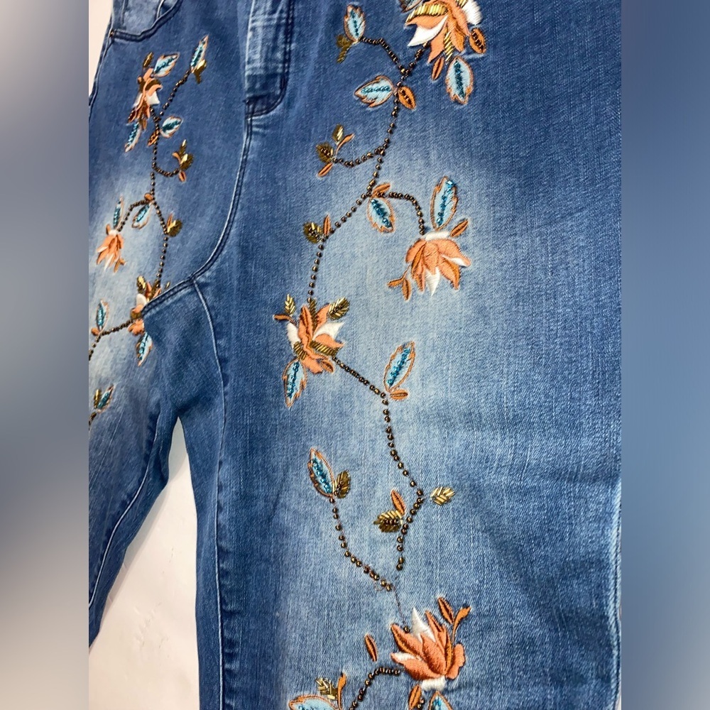 Chico’s So Slimming Floral Embellished Girlfriend Ankle Jeans Size 2.5 (US 14) - Picture 6 of 15